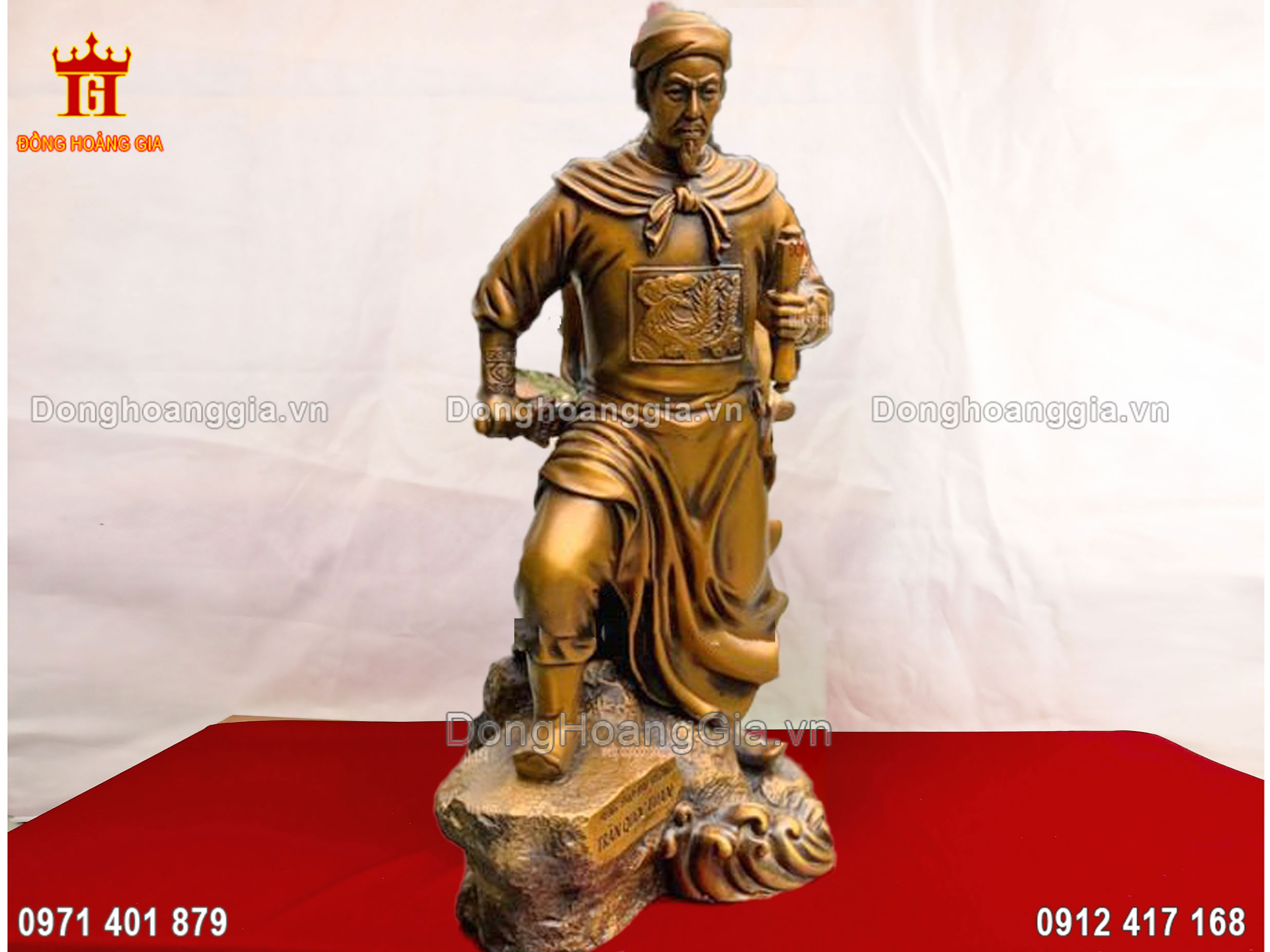 Pho tượng được nghệ nhân đúc hoàn toàn thủ công truyền thống